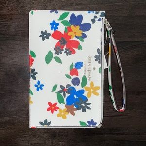 Kate Spade Staci Med Wristlet Sailing Floral Cream